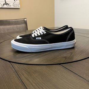 Vans vault authentic size 10.5 black